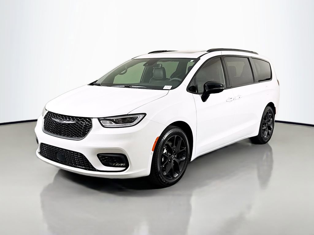 Used 2026 Chrysler Pacifica Limited w/ S Appearance Package image 3