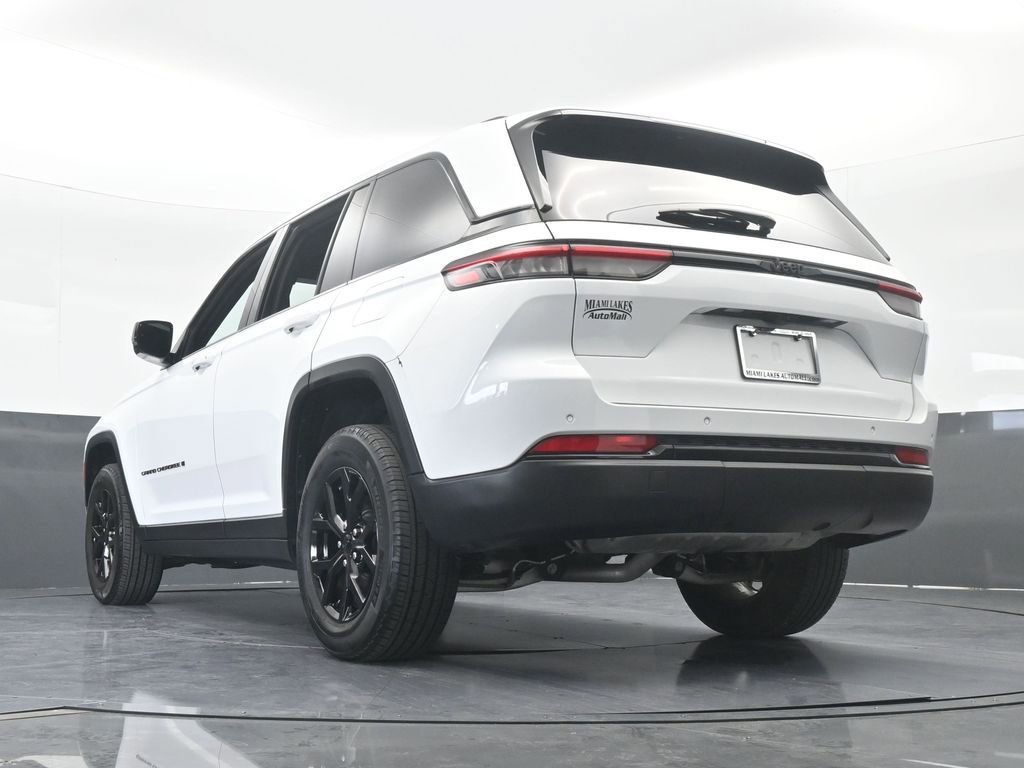 Used 2024 Jeep Grand Cherokee Altitude image 64