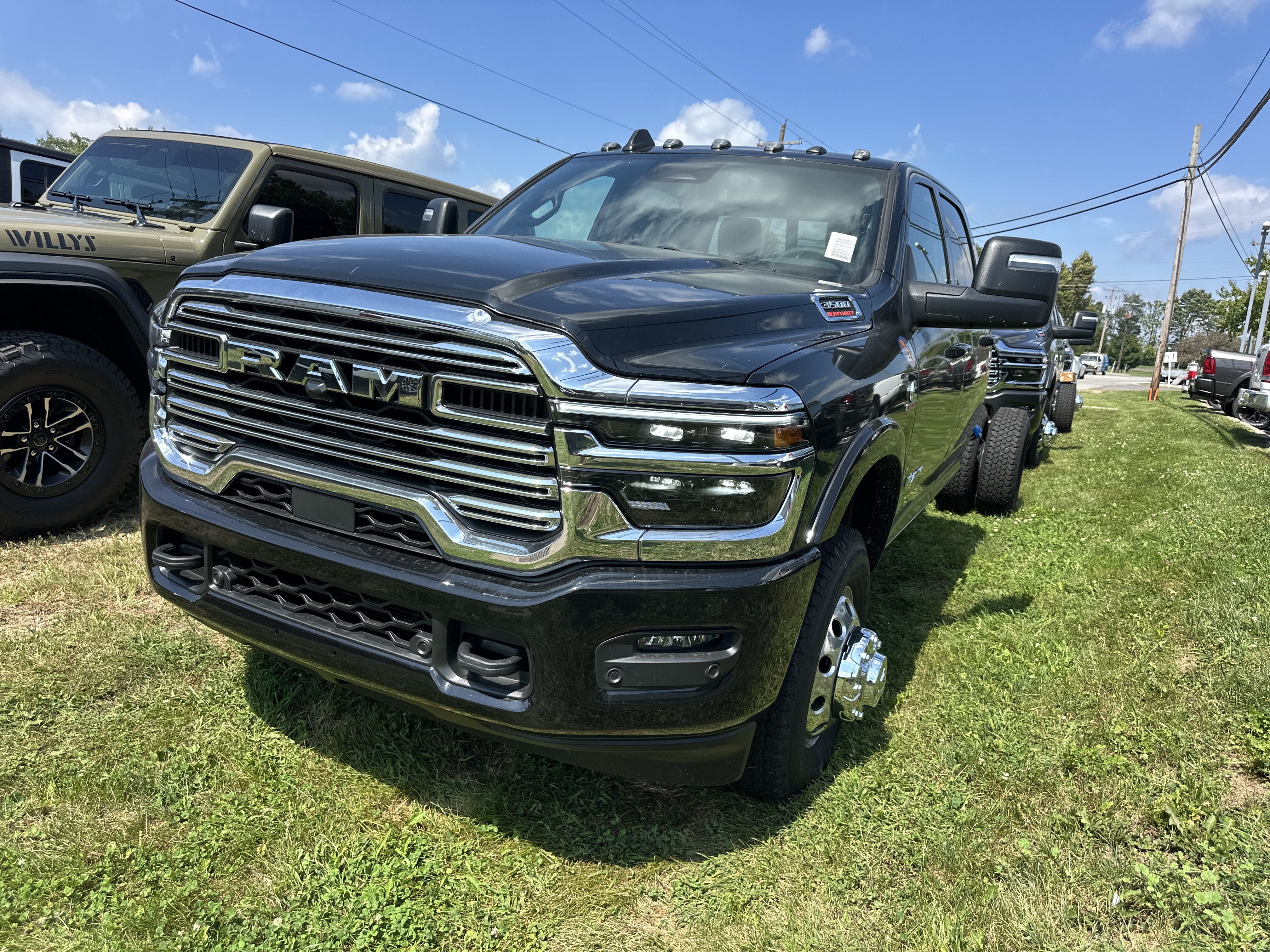 New 2027 RAM 3500 Big Horn w/ Laramie Trim Package AWD/4WD image 23