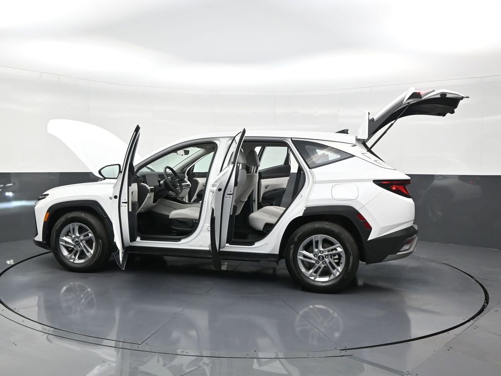 Used 2025 Hyundai Tucson SE image 31
