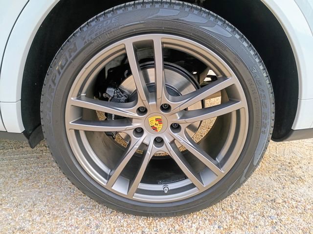 Used 2020 Porsche Cayenne image 22