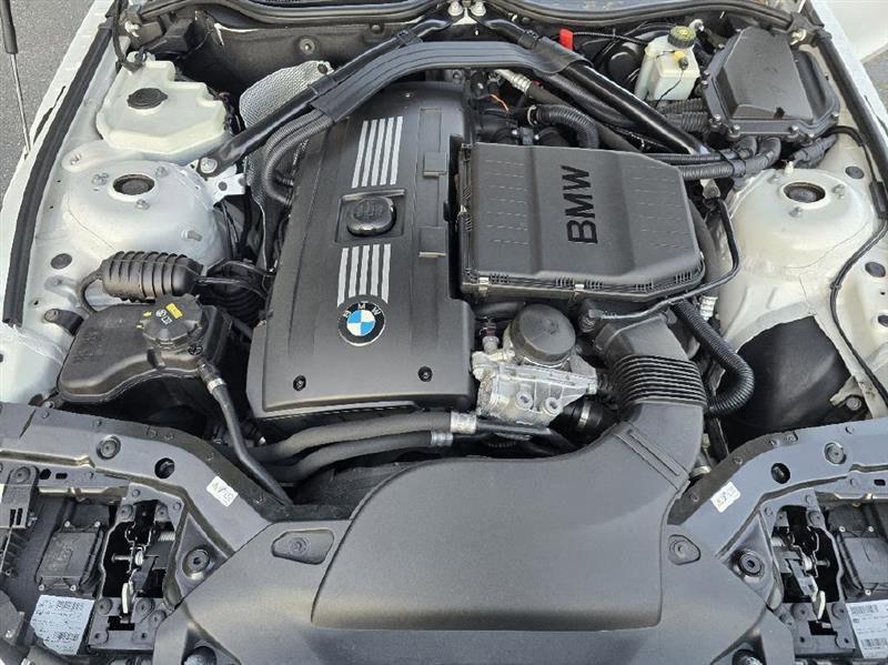 Used 2015 BMW Z4 sDrive35is RWD image 23