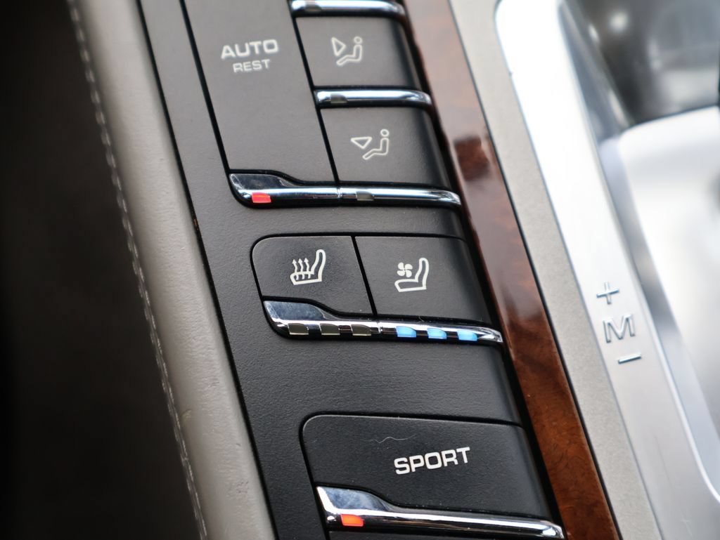 Used 2013 Porsche Panamera GTS AWD/4WD image 27
