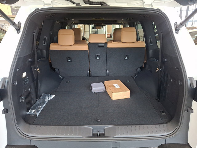 New 2026 Lexus LX 600 4WD w/ Luxury Package image 19