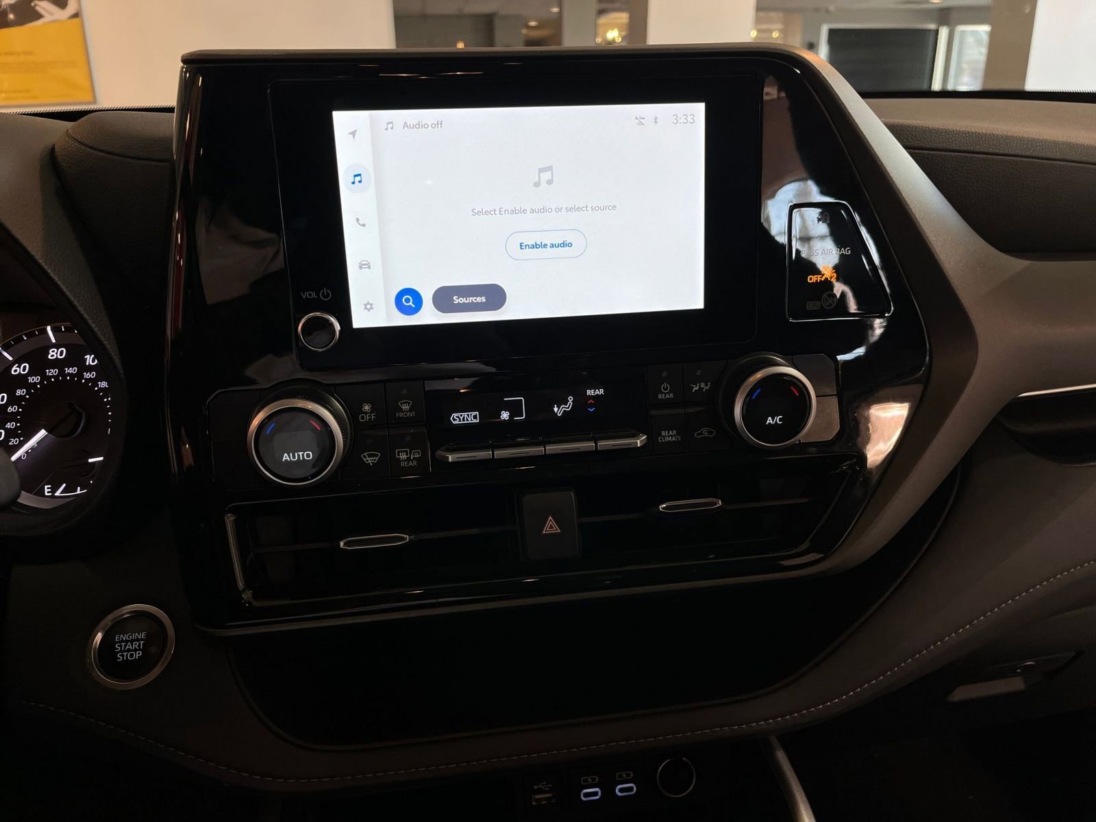 Used 2025 Toyota Highlander LE image 17