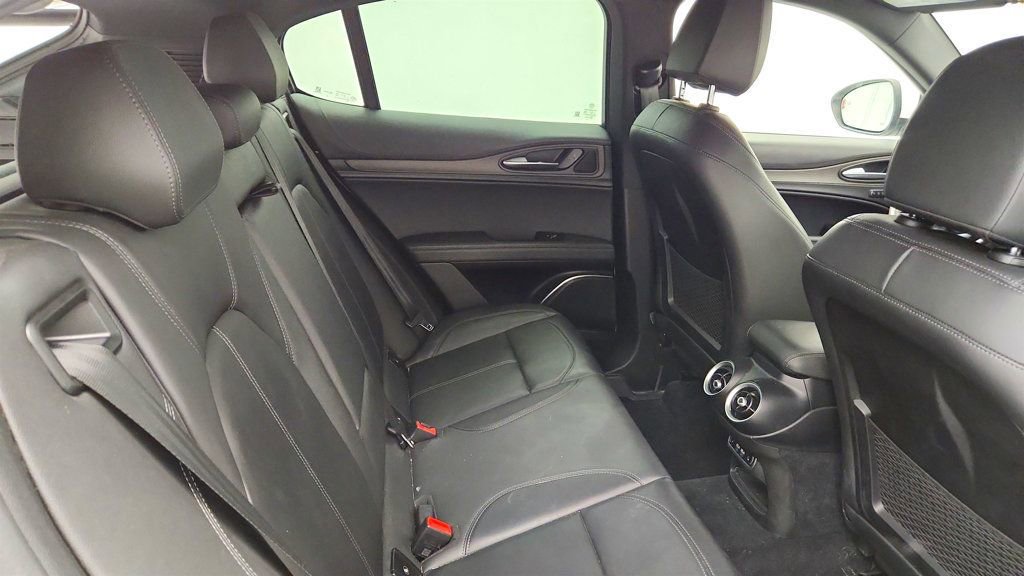 Used 2022 Alfa Romeo Stelvio Ti AWD/4WD image 22