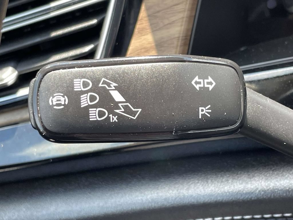 Used 2025 Volkswagen Atlas SE FWD image 33