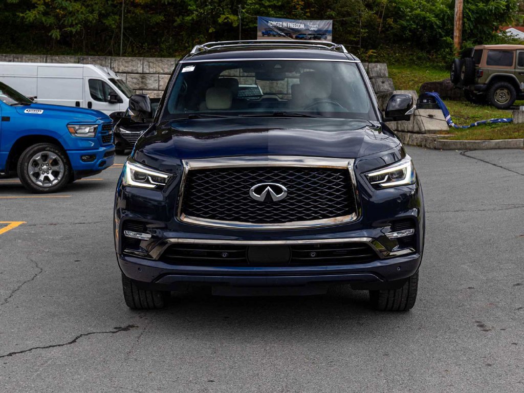 Used 2024 INFINITI QX80 Sensory AWD/4WD image 2