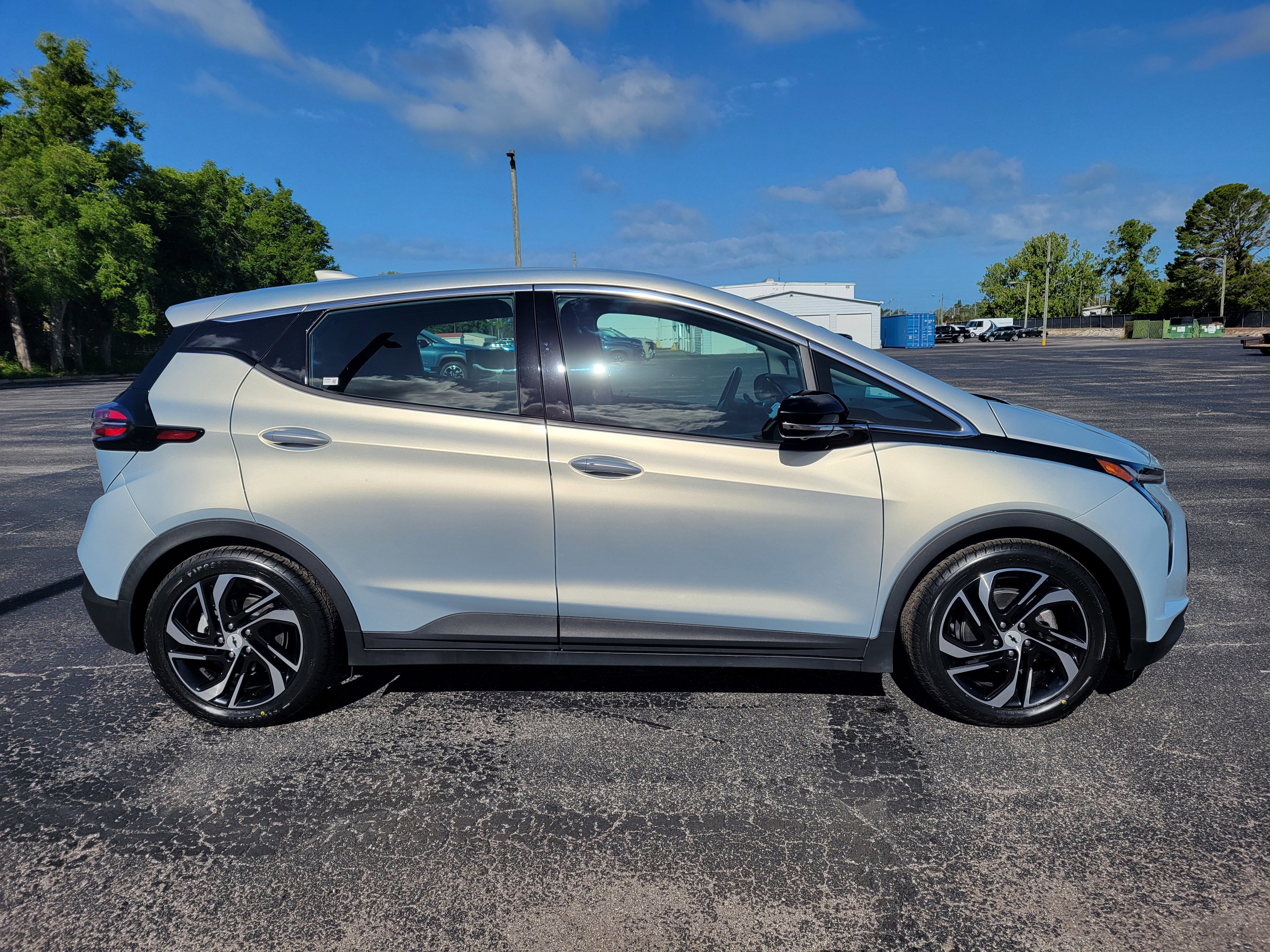 Certified 2023 Chevrolet Bolt LT w/ Infotainment Package image 4