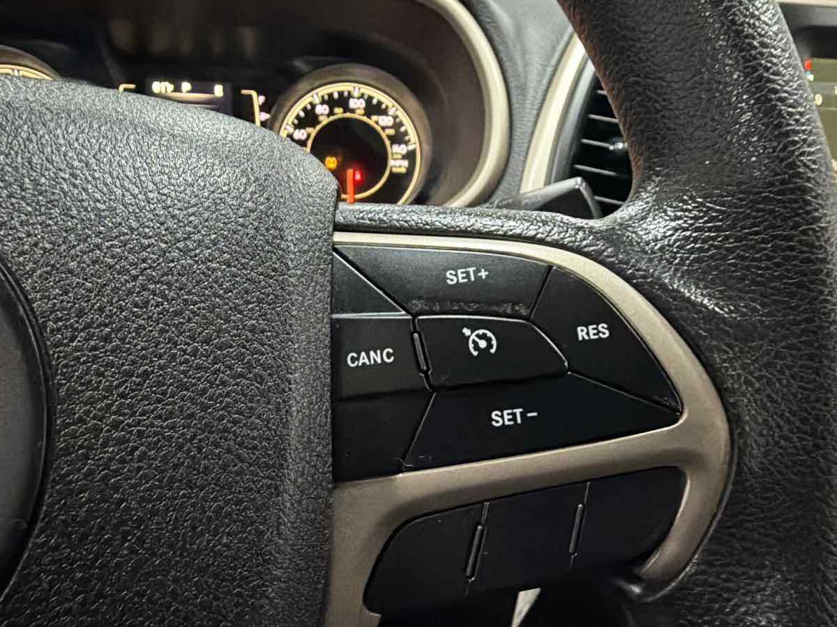 Used 2018 Jeep Cherokee Latitude image 17