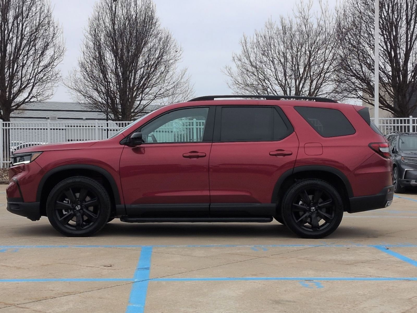Certified 2025 Honda Pilot Black Edition image 8