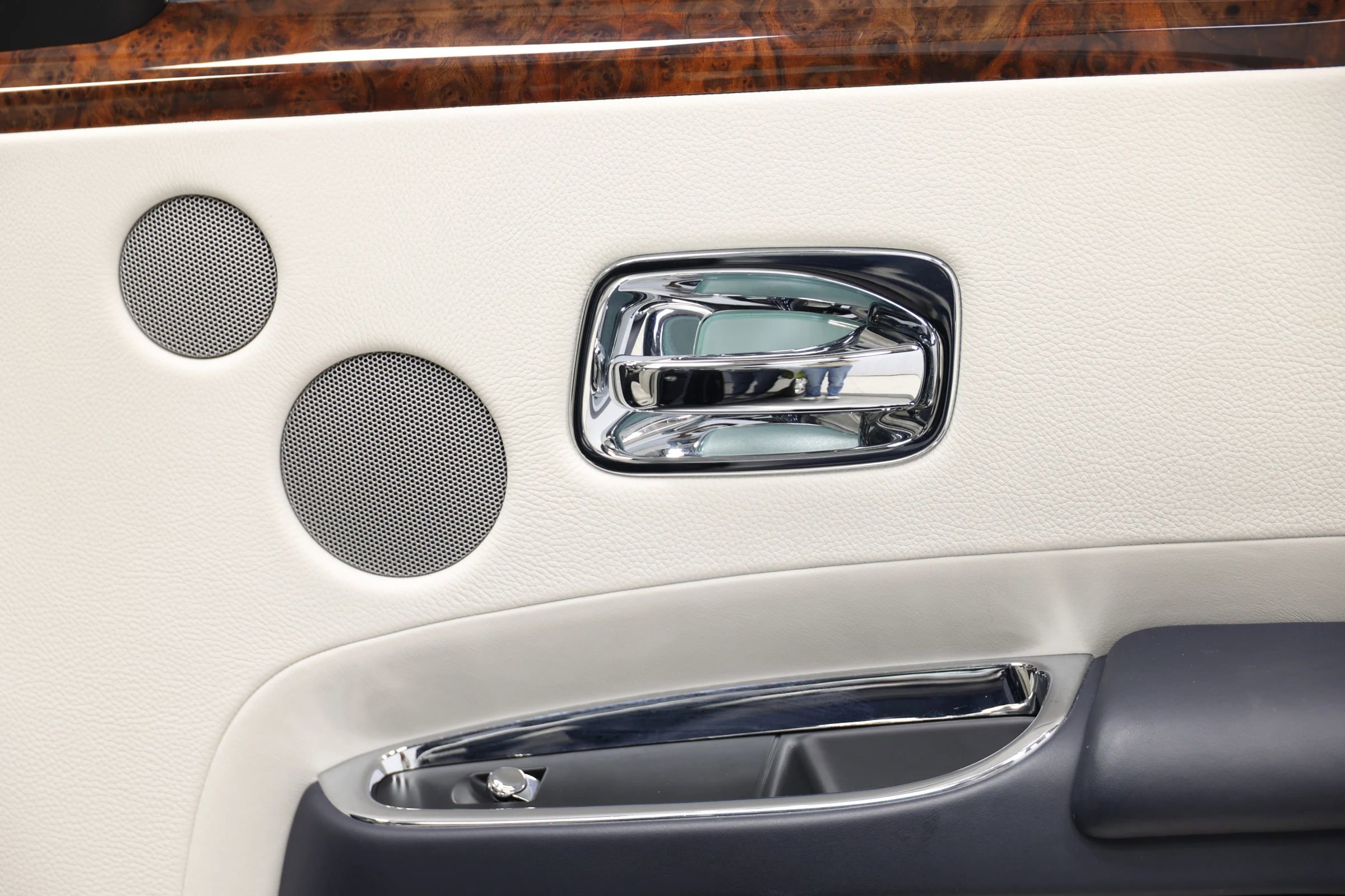 Used 2015 Rolls-Royce Ghost image 96