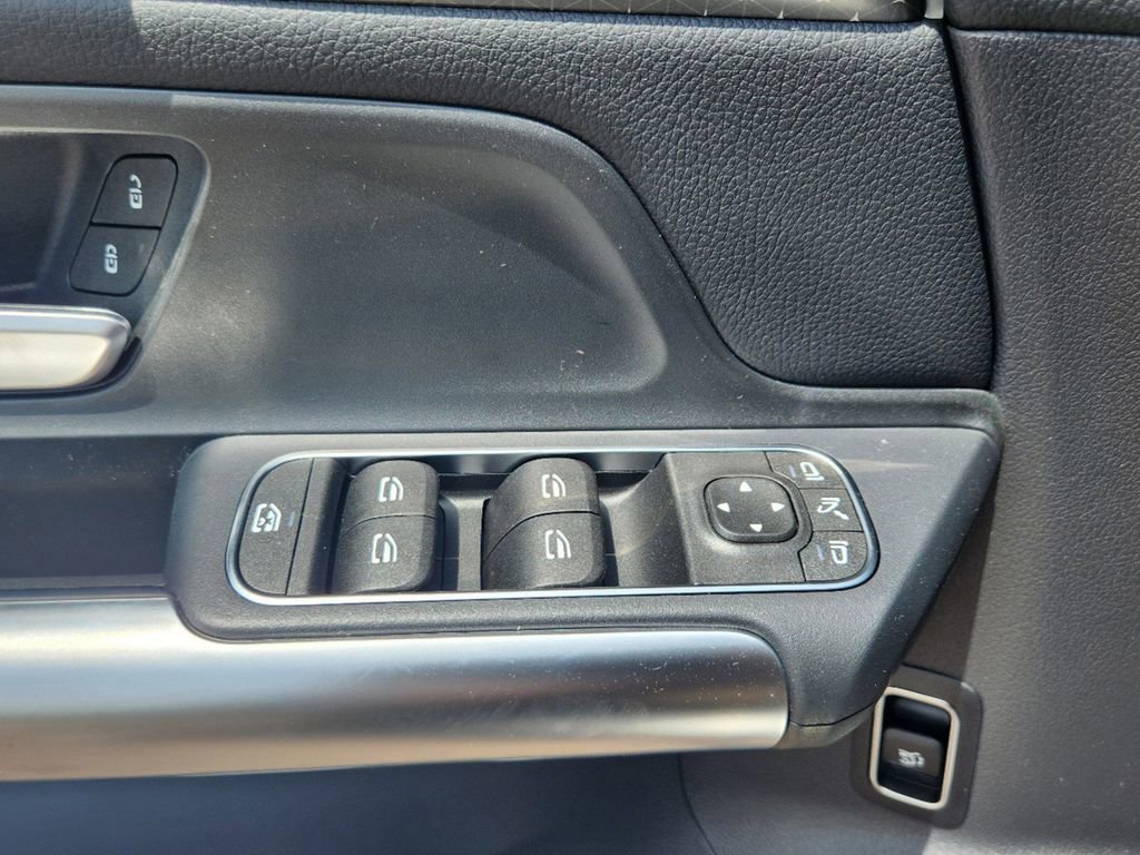 Used 2025 Mercedes-Benz GLA 250 4MATIC image 13