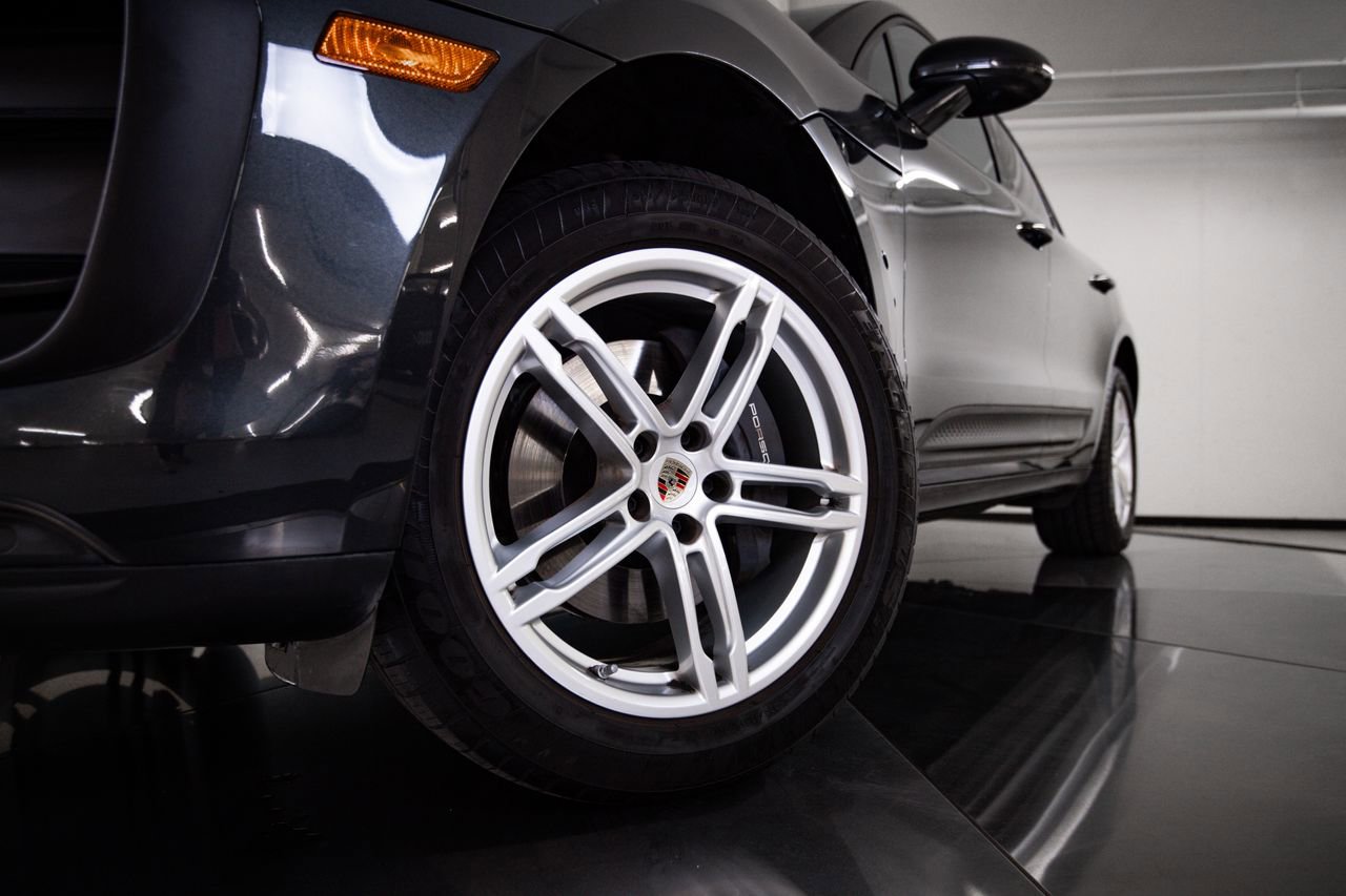 Certified 2024 Porsche Macan image 12