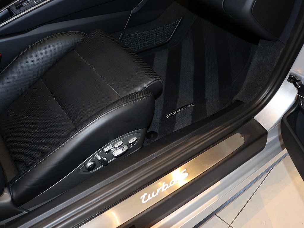 Used 2014 Porsche 911 Turbo S image 66