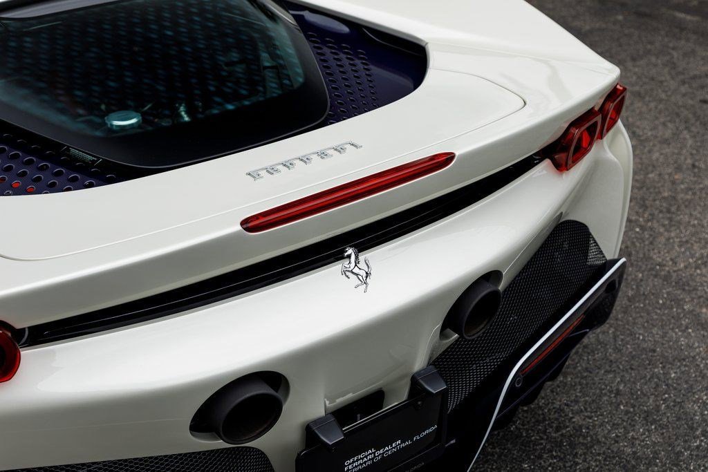 Used 2022 Ferrari SF90 Spider image 14