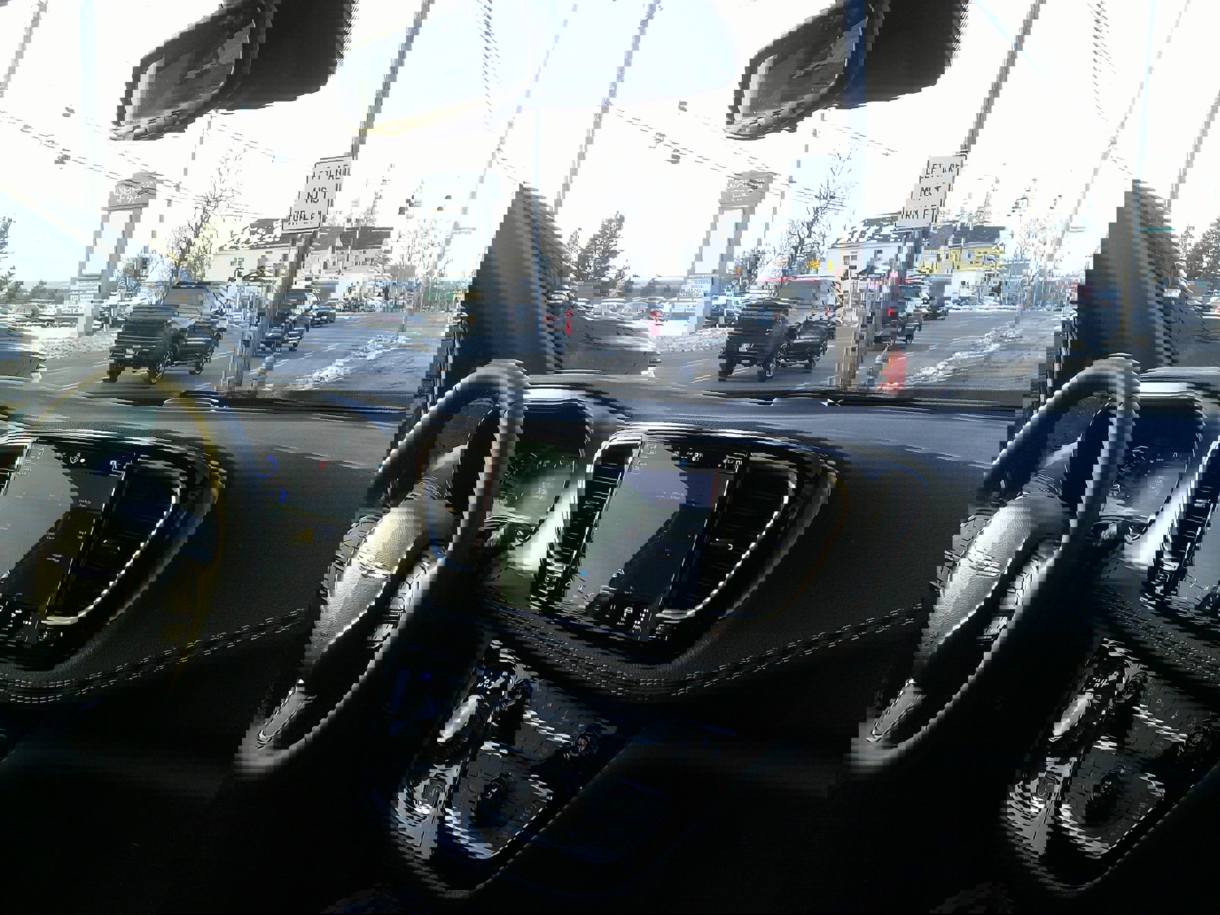 Used 2024 Chrysler Pacifica Select image 26