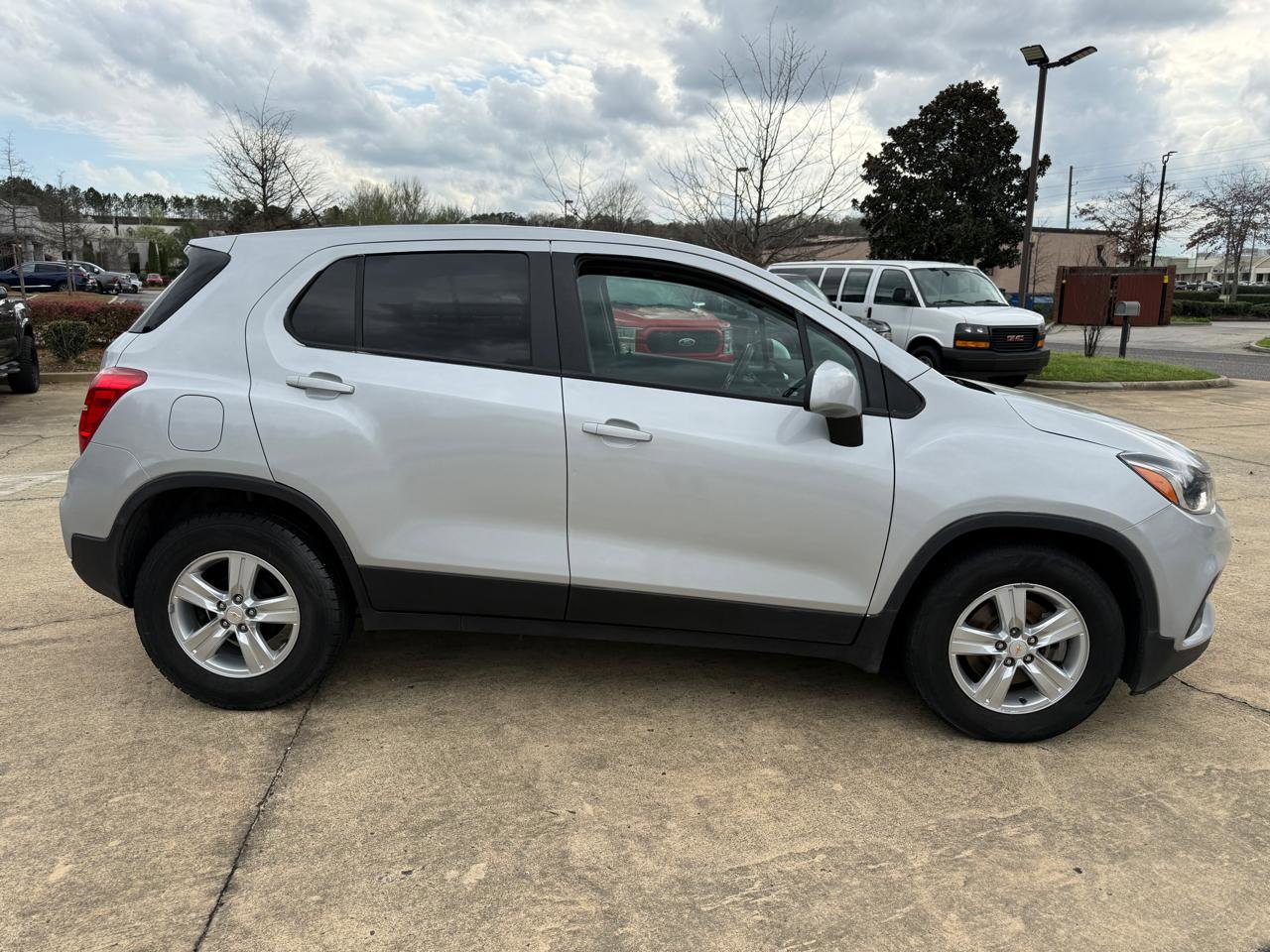 Used 2022 Chevrolet Trax LS w/ Tint and Cruise Package FWD image 6