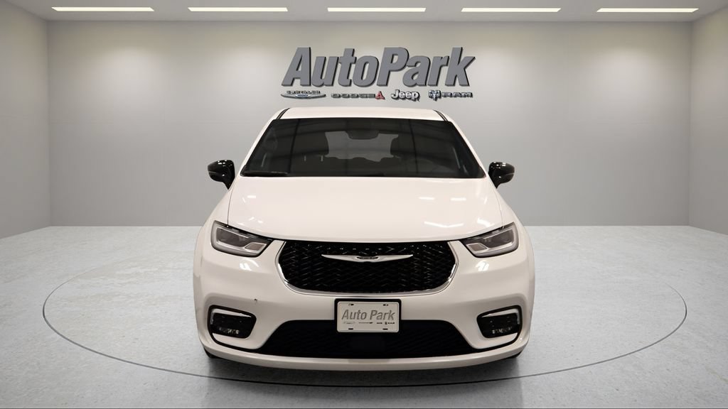 Used 2025 Chrysler Pacifica Select FWD image 4