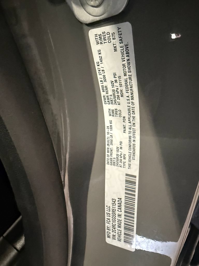 Used 2025 Chrysler Pacifica Limited FWD image 26