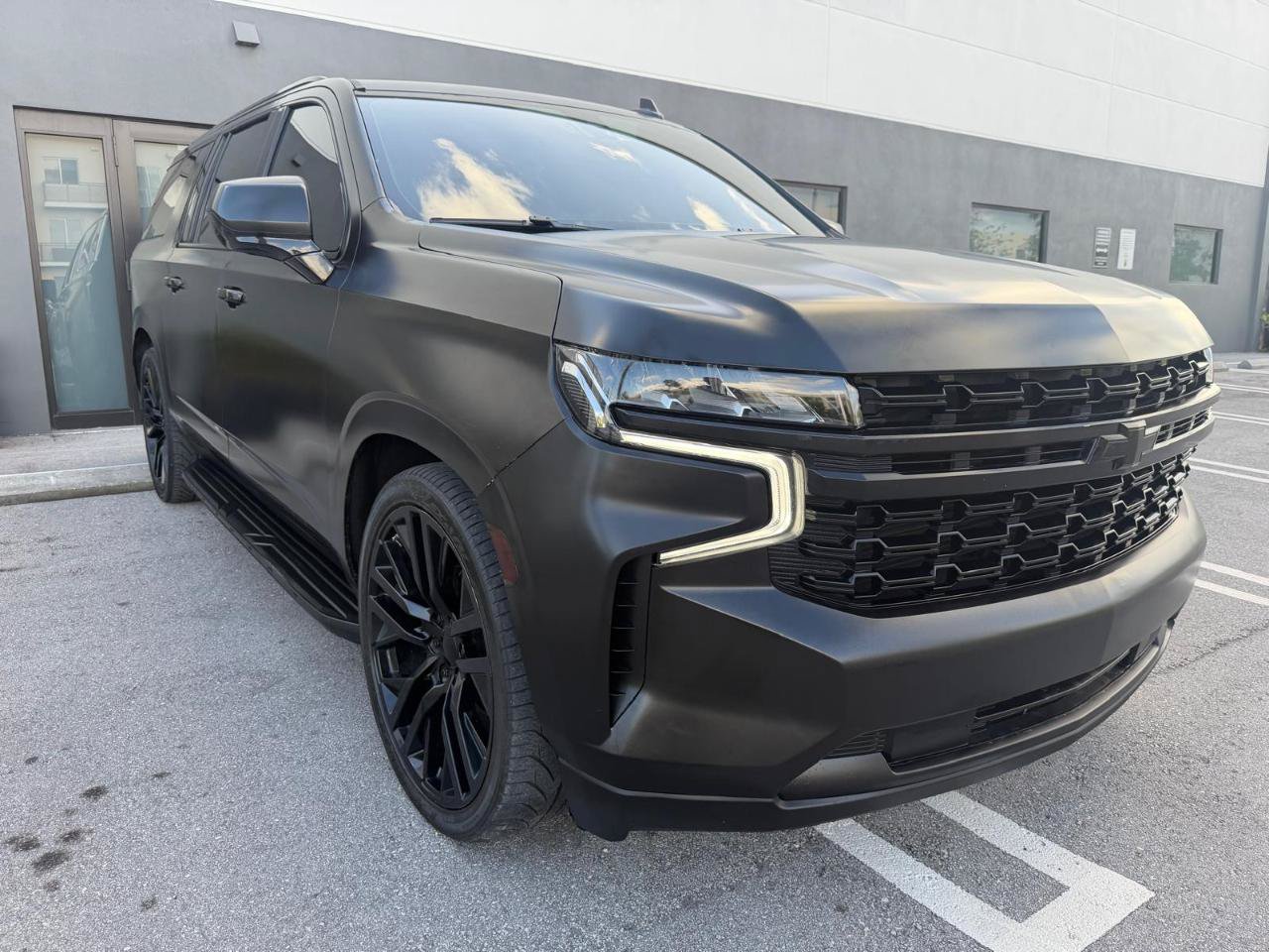 Used 2021 Chevrolet Suburban LT RWD image 9