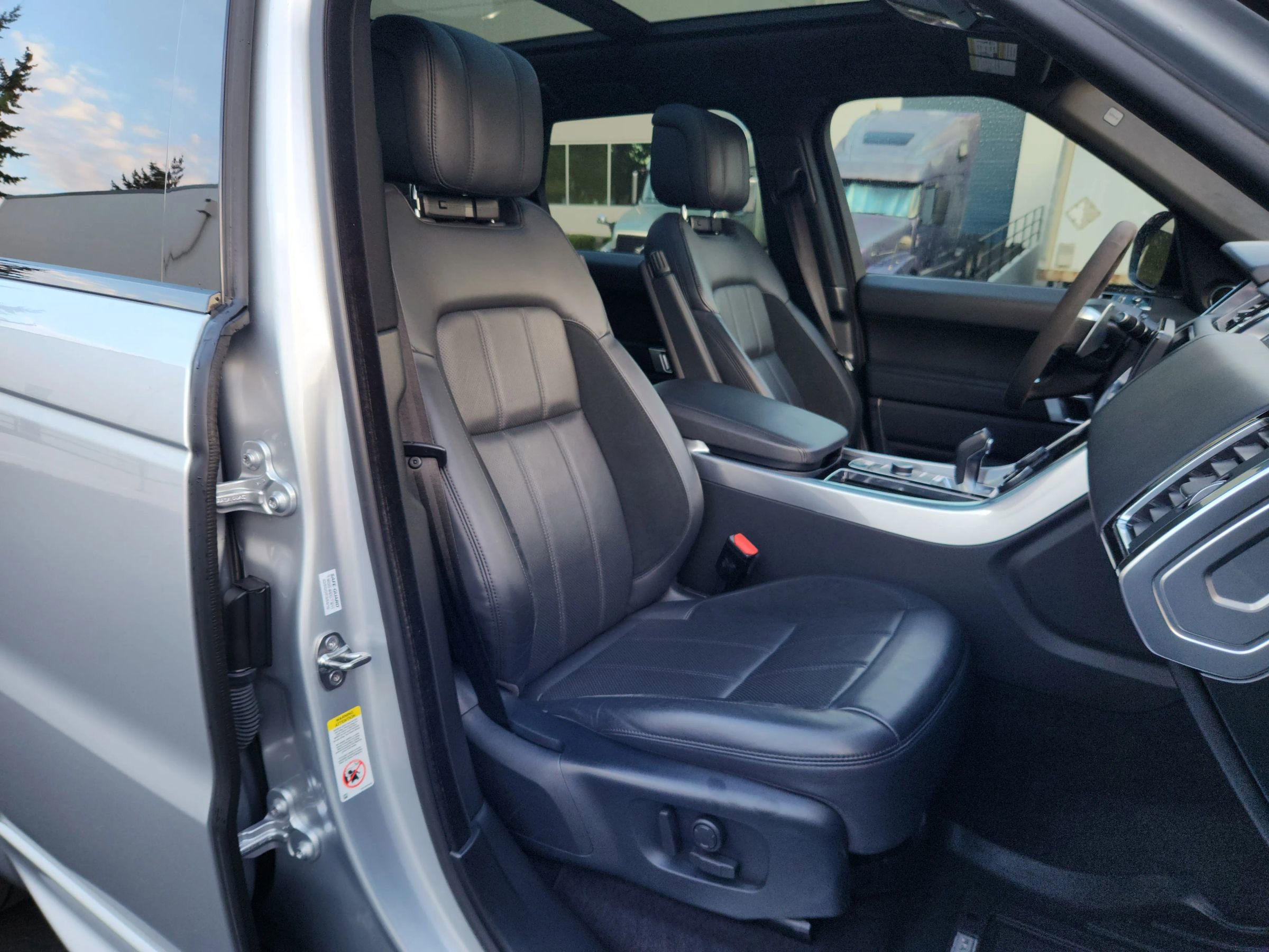 Used 2020 Land Rover Range Rover Sport HST image 21