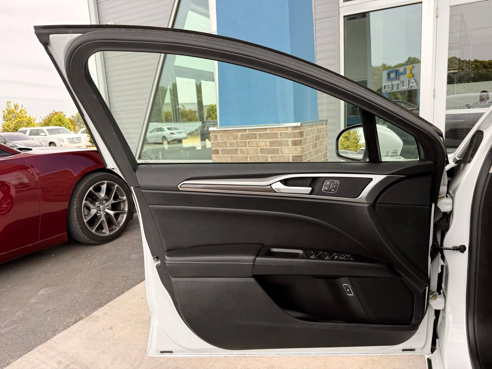 Used 2018 Ford Fusion SE w/ Equipment Group 602A FWD image 11