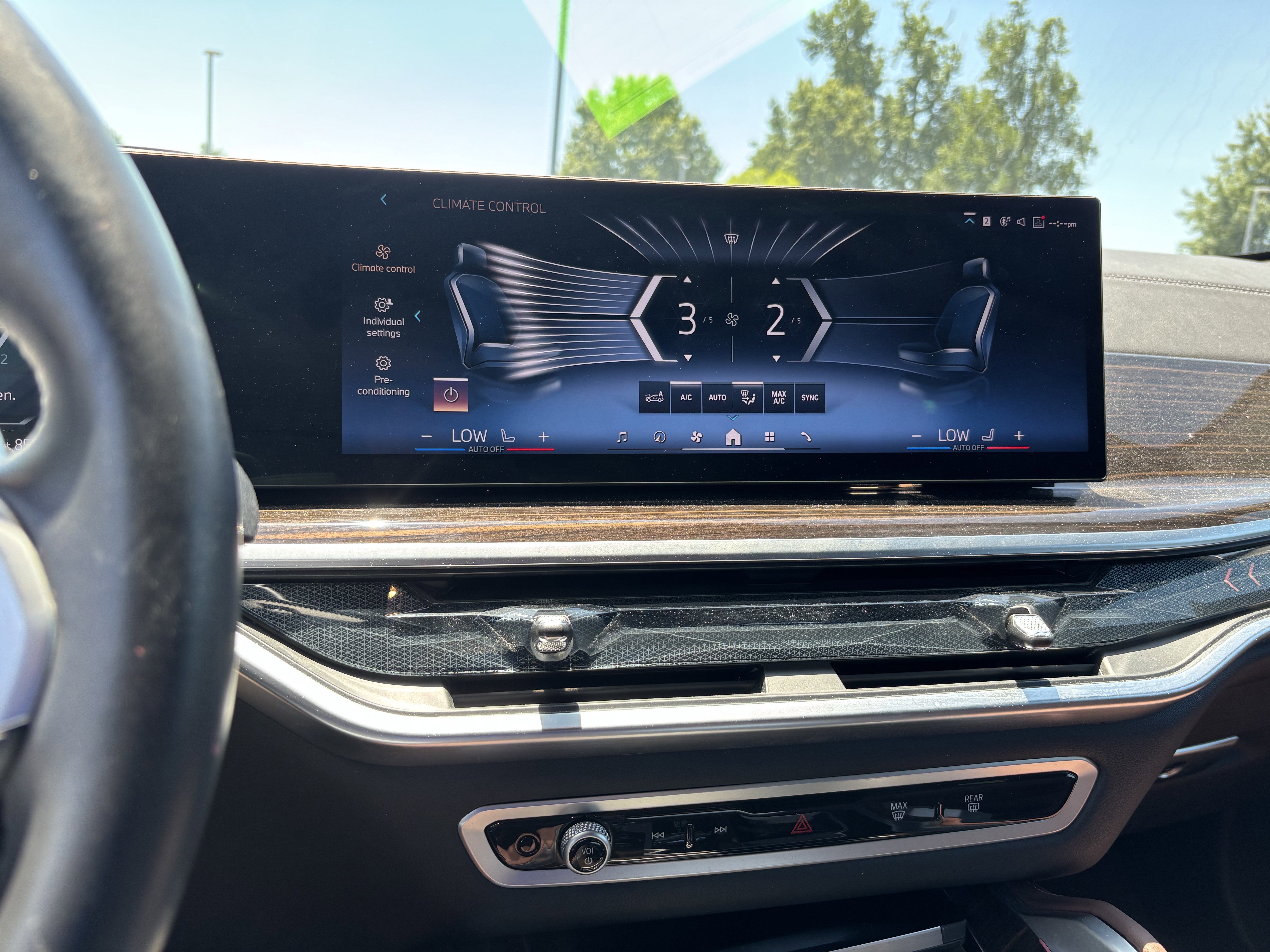 Used 2025 BMW X6 xDrive40i w/ Executive Package AWD/4WD image 18