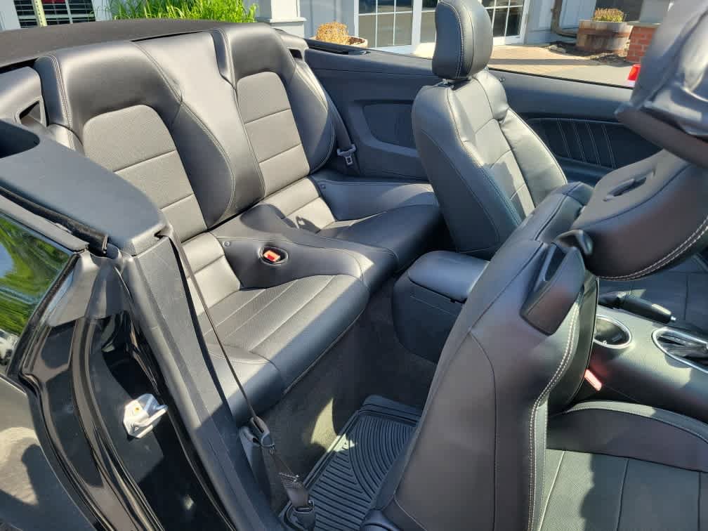 Used 2018 Ford Mustang Premium RWD image 32