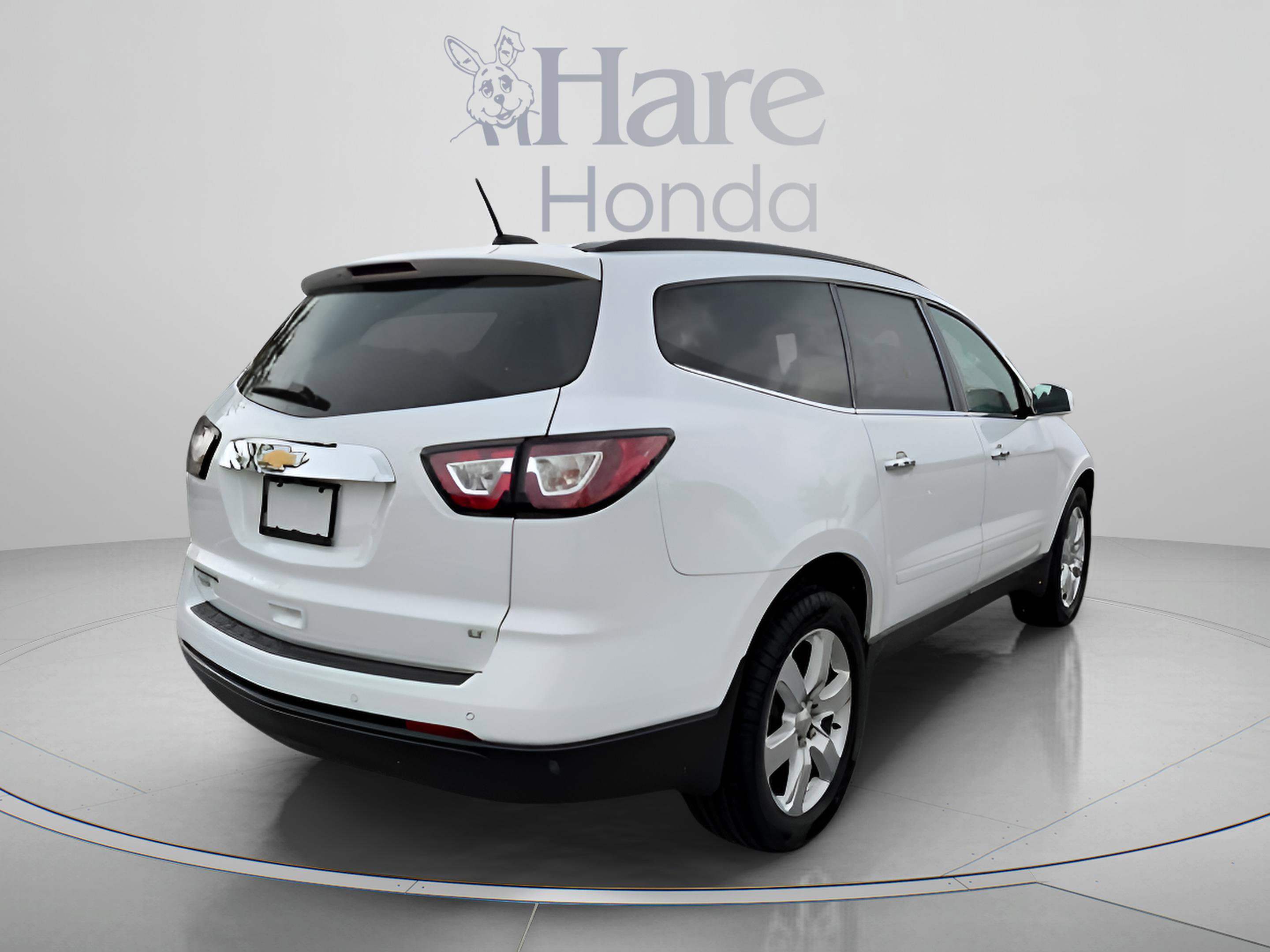 Used 2017 Chevrolet Traverse LT w/ Style and Technology Package FWD image 5