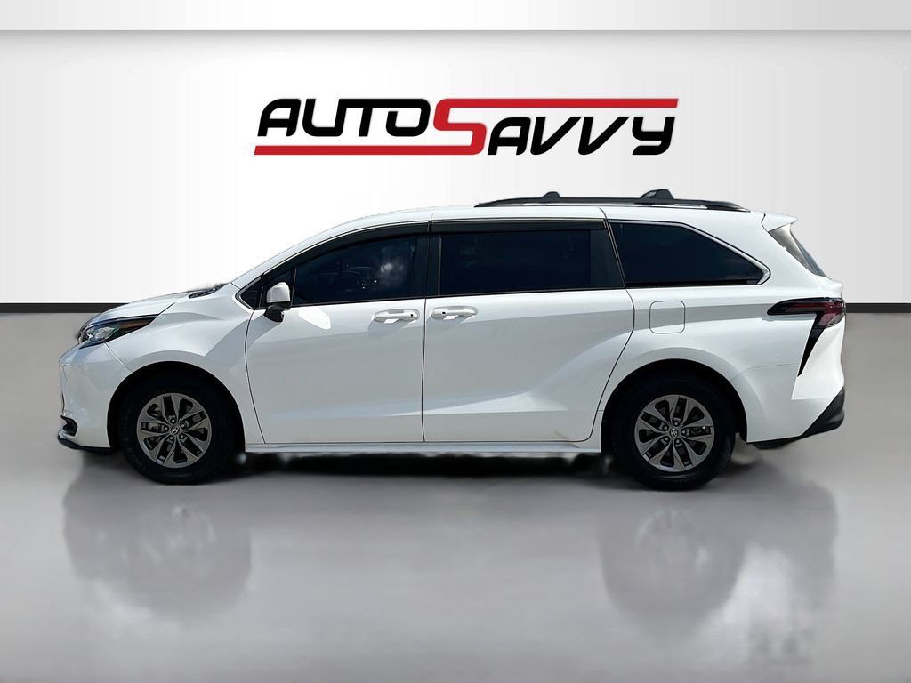 Used 2023 Toyota Sienna LE FWD image 4