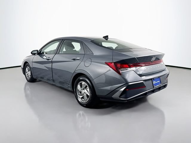 Certified 2024 Hyundai Elantra SE FWD image 6