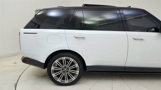 Used 2023 Land Rover Range Rover Long Wheelbase Autobiography image 12