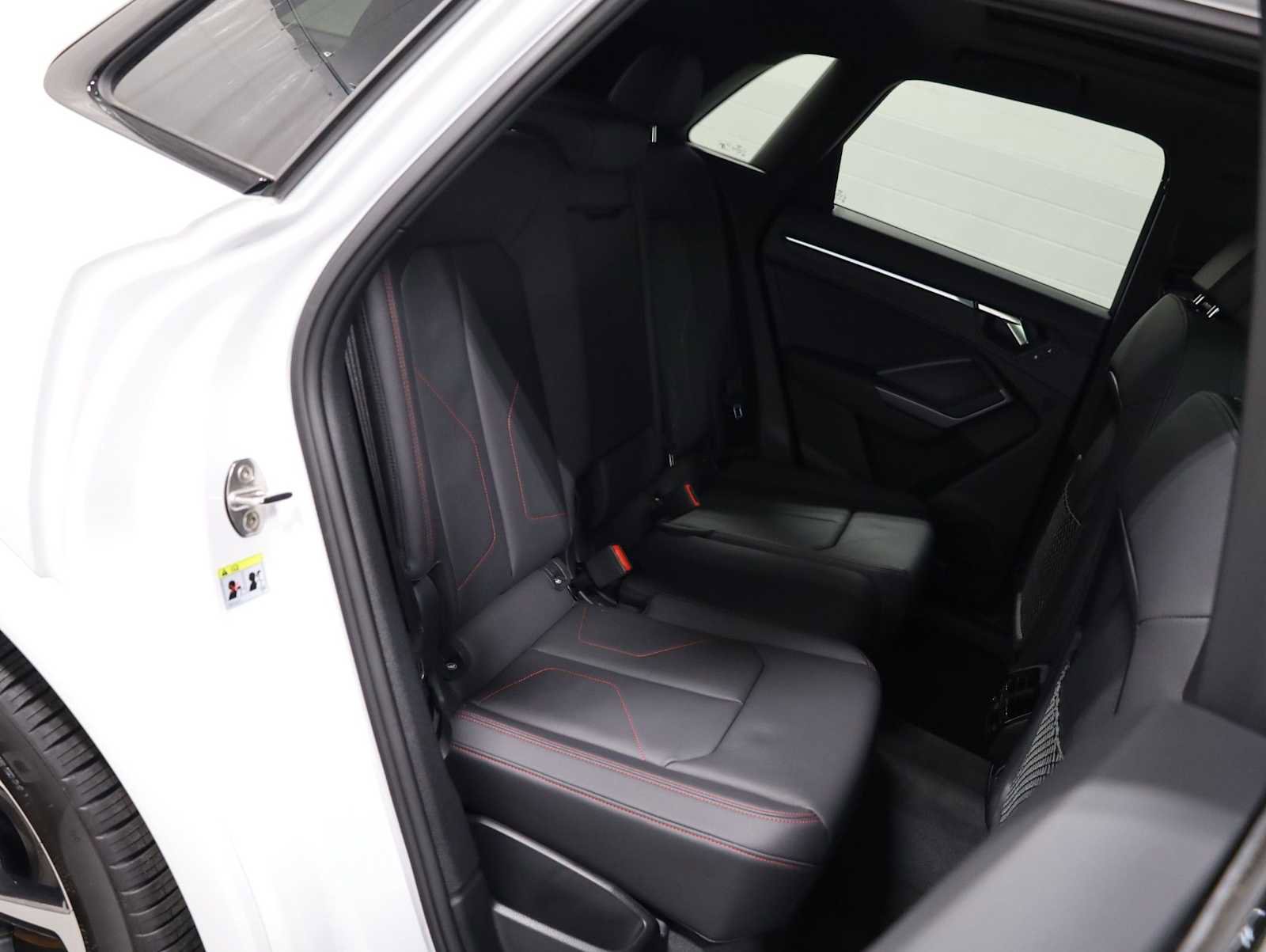 Used 2025 Audi Q3 2.0T Premium Plus w/ Premium Plus Package AWD/4WD image 34