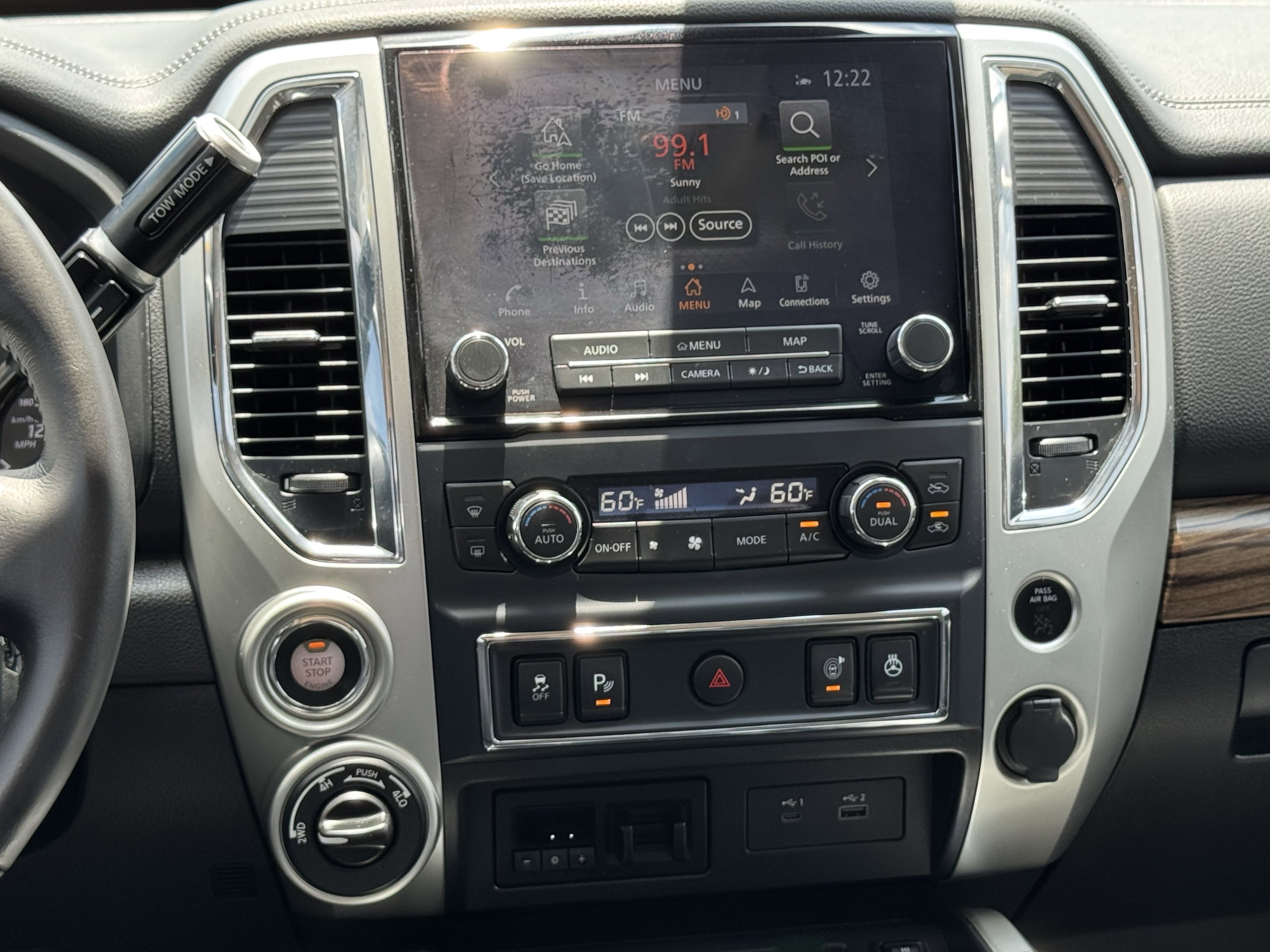 Used 2020 Nissan Titan SL w/ Moonroof Package AWD/4WD image 17