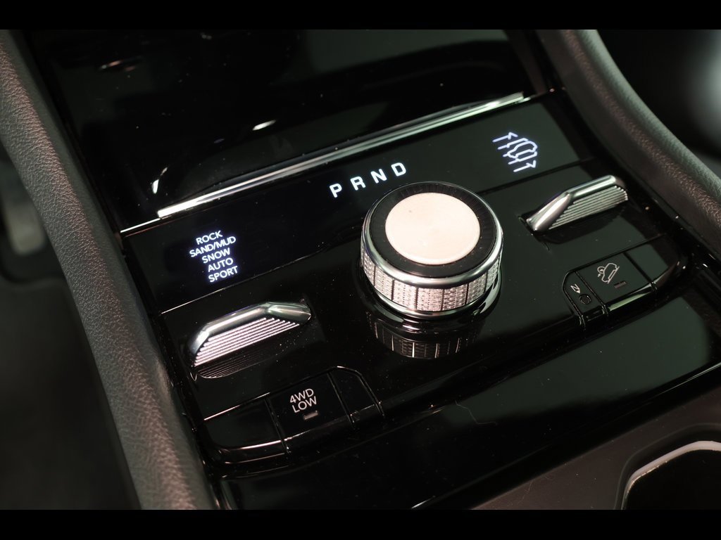 Used 2022 Jeep Grand Cherokee Overland w/ Luxury Tech Group IV image 15