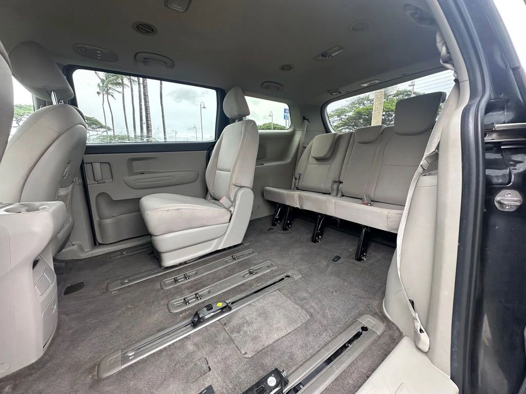Used 2021 Kia Sedona LX image 11
