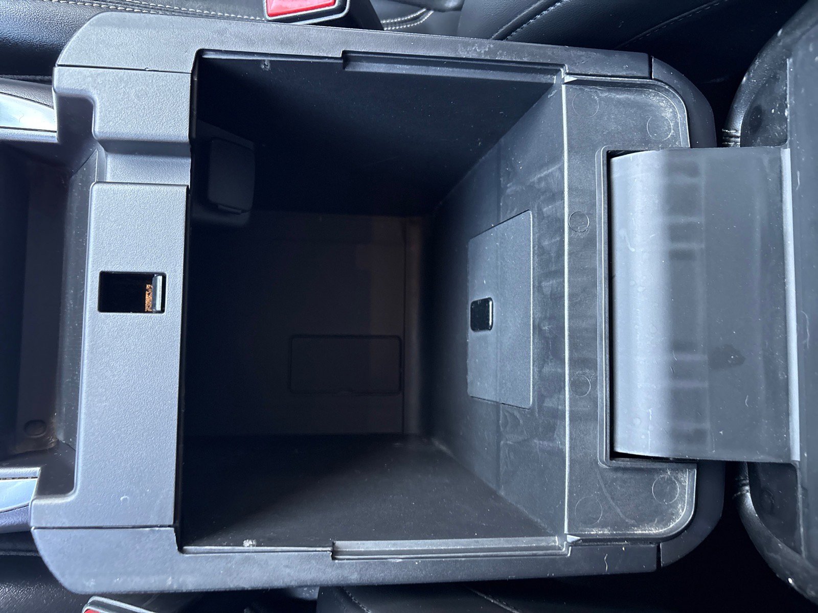 Used 2022 Ford Explorer XLT w/ Equipment Group 202A image 33