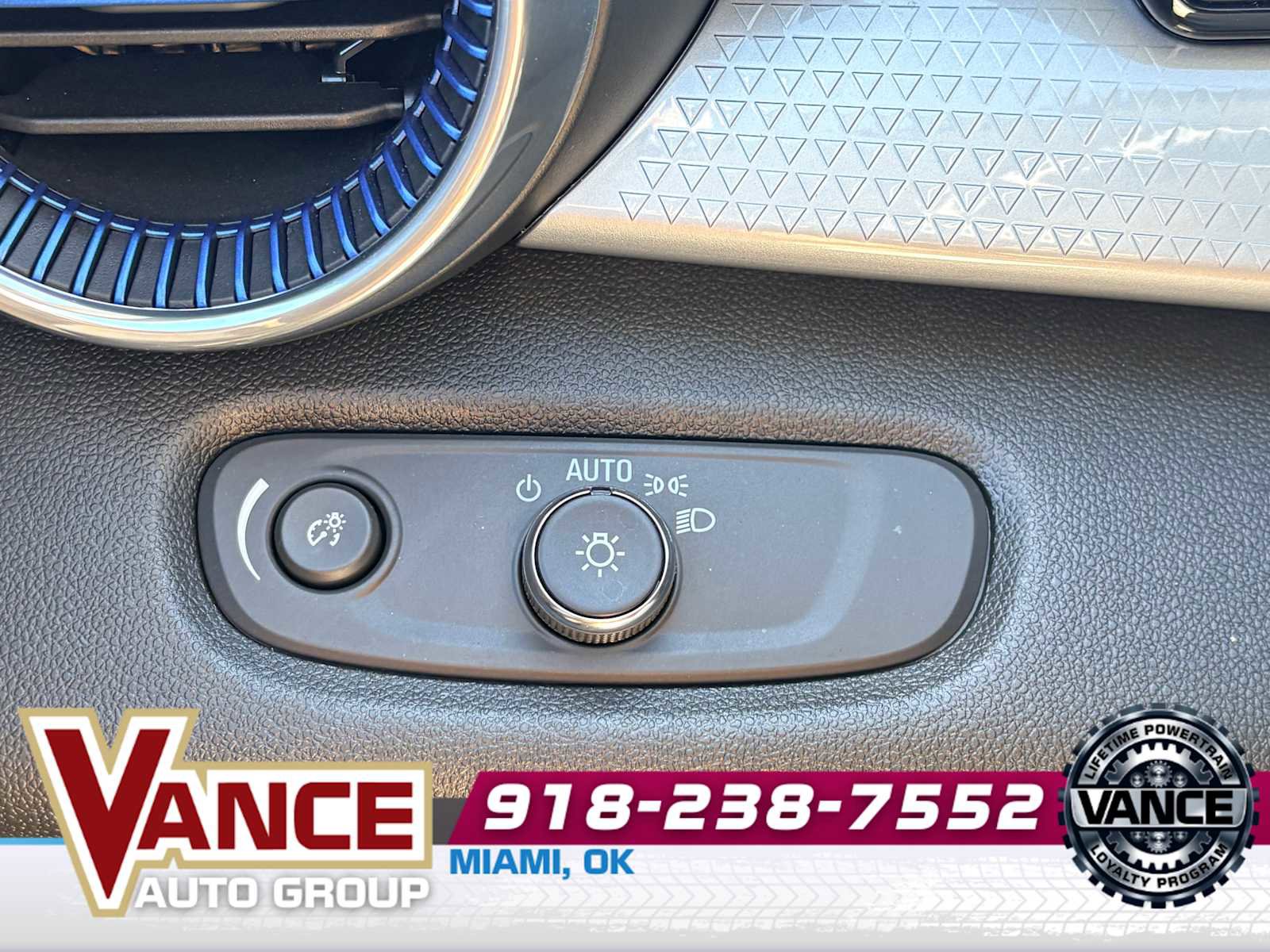Used 2025 Chevrolet Trax LT w/ LT Convenience Package image 30