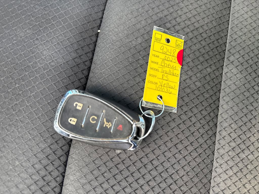 Used 2023 Chevrolet TrailBlazer RS w/ Sun and Liftgate Package image 35