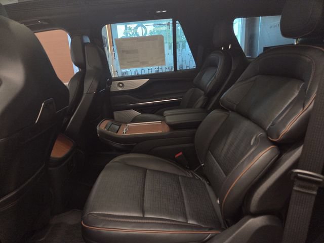 New 2026 Lincoln Navigator Black Label AWD/4WD image 13