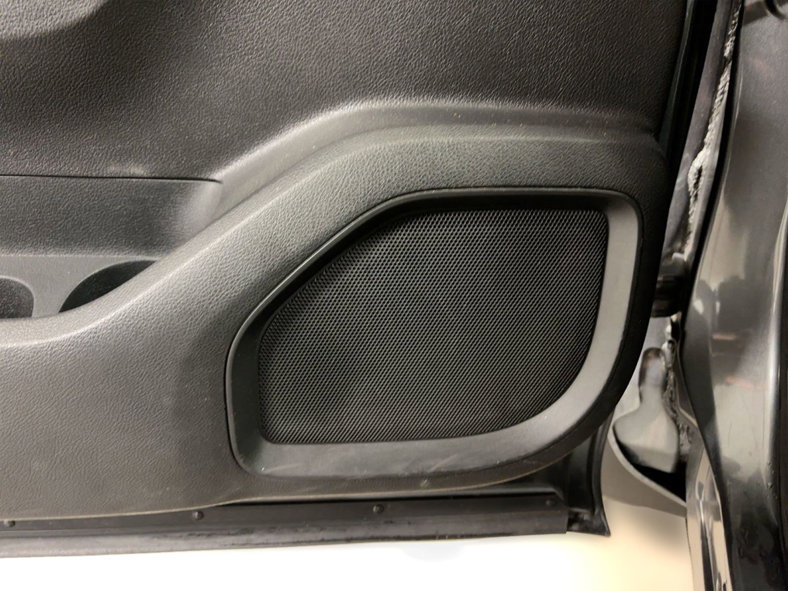 Used 2019 Nissan Titan SV w/ SV Convenience Package image 22