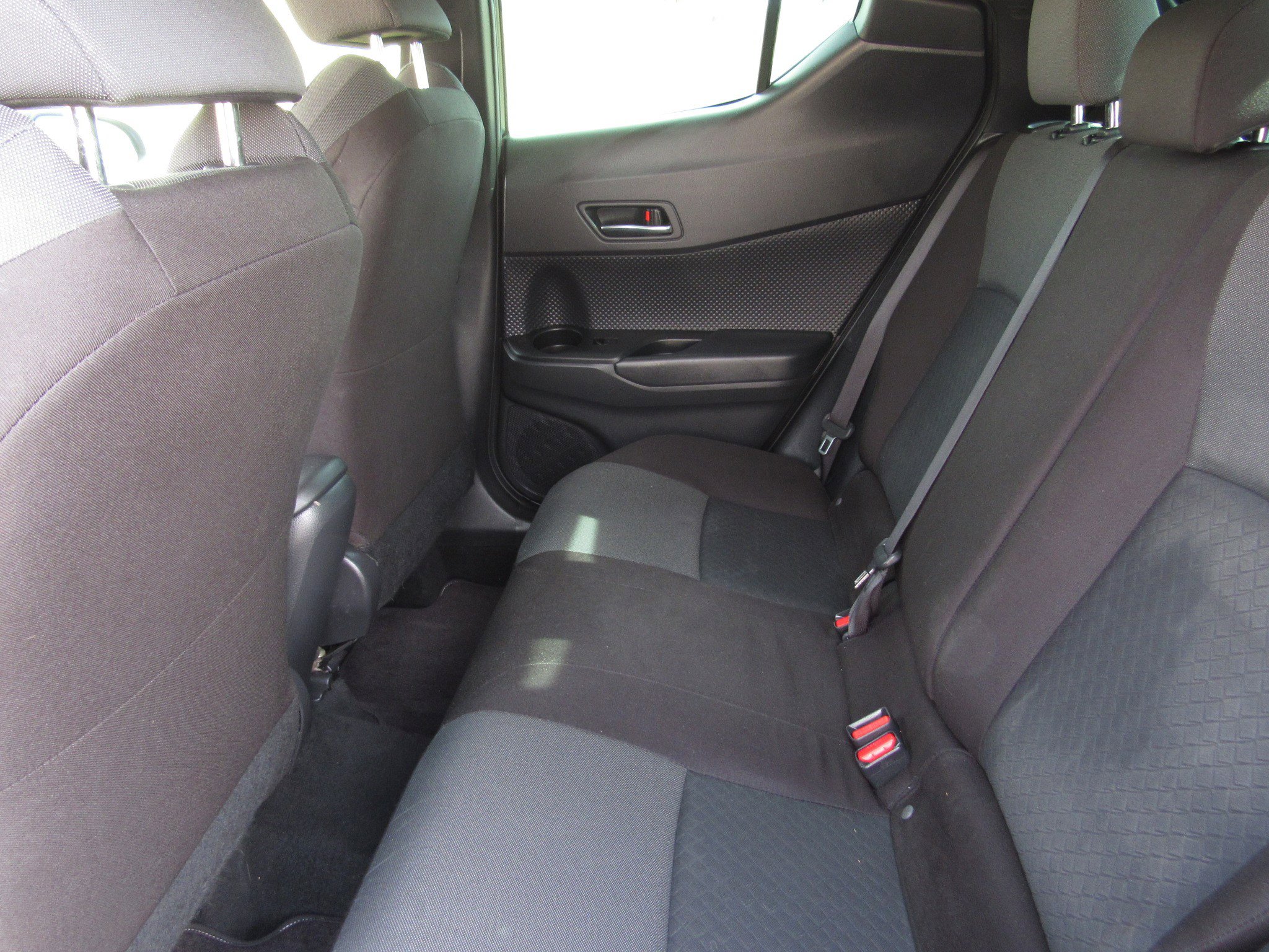 Used 2020 Toyota C-HR LE image 12