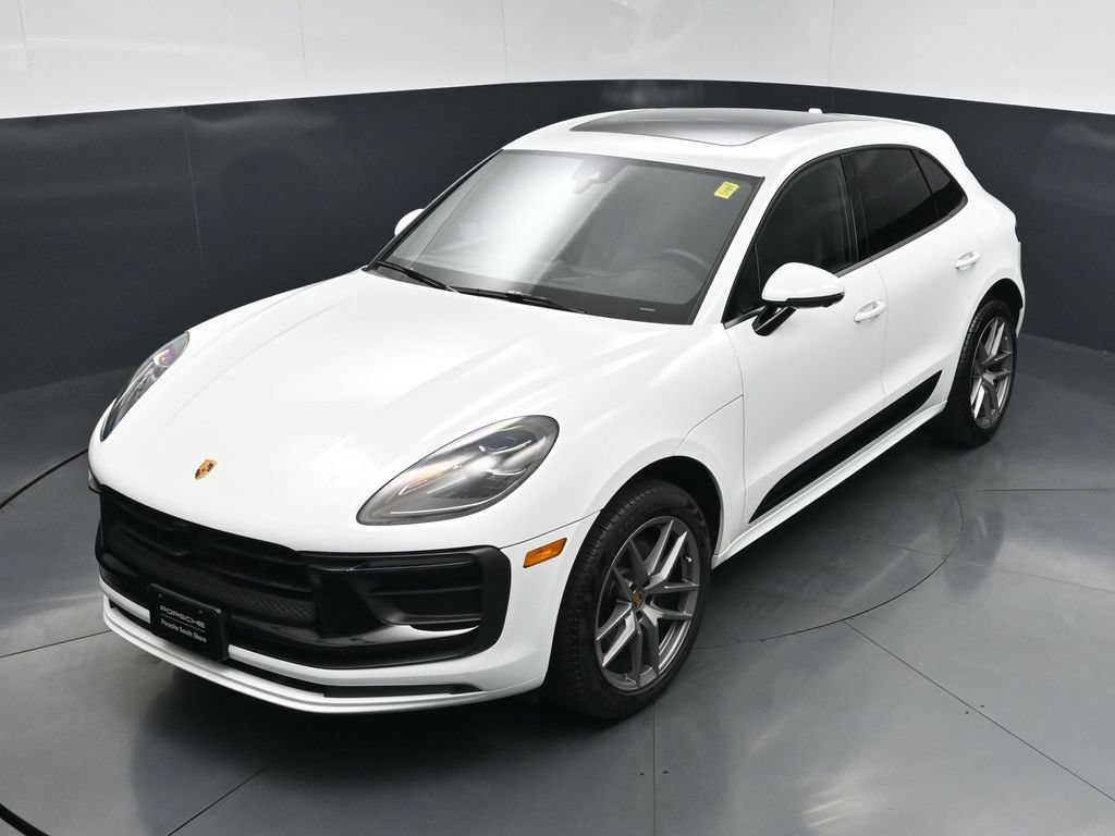 Certified 2025 Porsche Macan AWD/4WD image 14