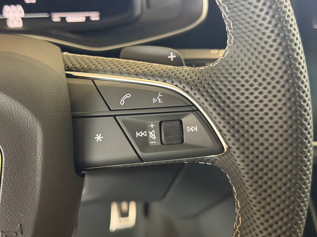 New 2026 Audi SQ7 Prestige AWD/4WD image 18