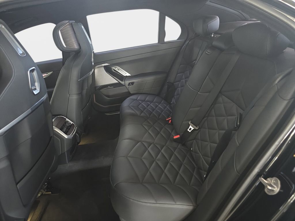 Used 2023 BMW 740i w/ Parking Assistance Package image 14