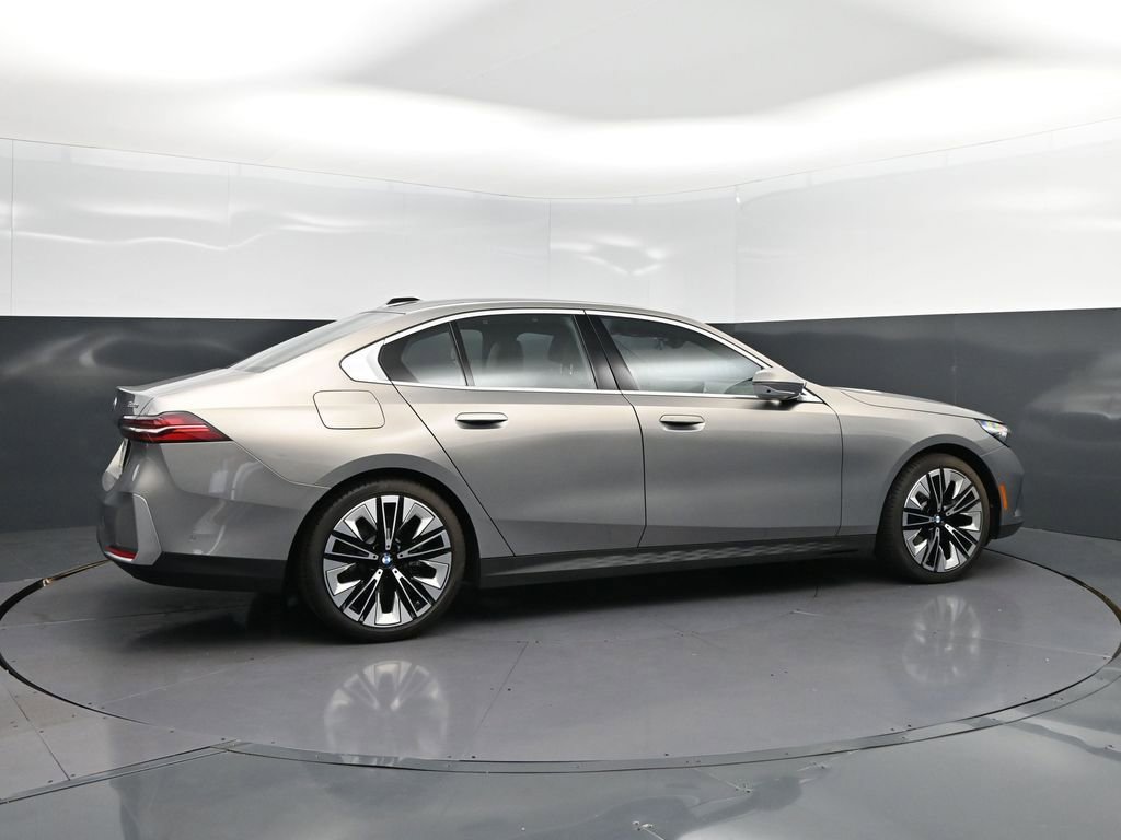 Certified 2026 BMW 530i RWD image 8
