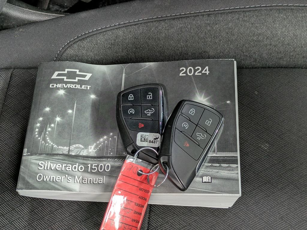 Used 2024 Chevrolet Silverado 1500 Custom image 13