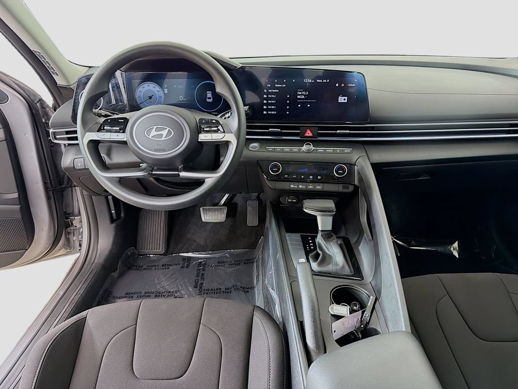 Used 2024 Hyundai Elantra SEL FWD image 26