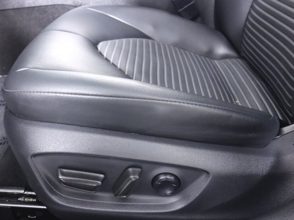 Used 2018 Toyota Camry SE w/ Audio Package FWD image 30